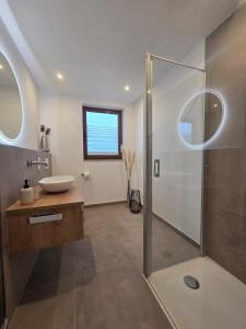 O baie la Haus Daut FeWo mit Hallenbad