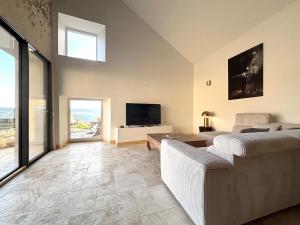 Et tv og/eller underholdning på Domaine de Tincourt, Authentic Champagne house