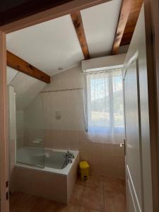 Koupelna v ubytování duplex appartement 6 à 8 personnes