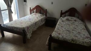 a bedroom with a bed with a floral comforter at Casa quinta in La Banda
