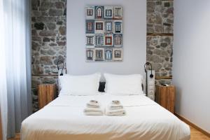 Postel nebo postele na pokoji v ubytování Porto Enetiko Boutique Hotel