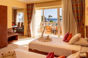 En eller flere senge i et værelse på Shoni Bay Resort