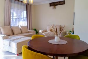 Posezení v ubytování Modern Oasis 5 Mins to Acacia Mall CJs and Padel