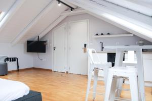 TV a/nebo společenská místnost v ubytování Porto Enetiko Boutique Hotel