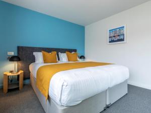 En eller flere senge i et værelse på 2 Bed in Saltash oc-87704 + 38 billeder