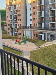 a playground in an apartment complex with buildings at Confortable Apartamento cerca Aerop JMC in Rionegro