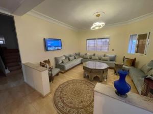 TV a/nebo společenská místnost v ubytování Large Villa Pool And Garden on 5200 m