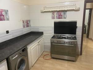 Kuchyň nebo kuchyňský kout v ubytování Large Villa Pool And Garden on 5200 m