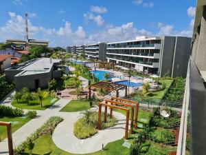 een luchtfoto van een resort met zwembad bij Beach Class Summer in Porto De Galinhas