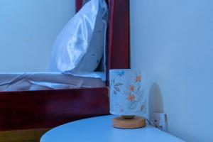 Postel nebo postele na pokoji v ubytování Modern Oasis 5 Mins to Acacia Mall CJs and Padel