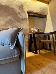 a living room with a table and a couch and a table and a tableablish at Mansio 1695 Chambres d'hôtes in Pont-Saint-Martin