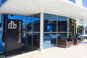 a store front with a sign on the side of a building at Royal Urban Macaé Hotel in Macaé +58 photos