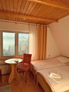 Postel nebo postele na pokoji v ubytování Kramarzówka - Gospodarstwo Turystyczne Centrum Bukowiny