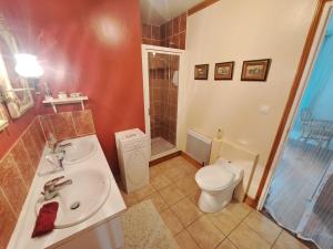 a bathroom with a sink and a toilet at Le Châlet de l'Authie in Vitz-sur-Authie +4 photos