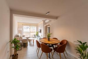 a living room with a table and chairs at Concepcion Suite in Córdoba +20 photos