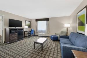 Et tv og/eller underholdning på Best Western North Bryant Inn