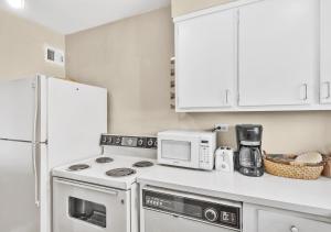 Køkken eller tekøkken på World Cup Traveler Package Flat Rate Arena Footsteps Away + 7 billeder