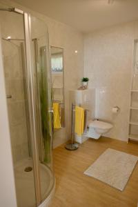 Et badeværelse på Frisch renovierte Privatunterkunft in Kulmbach