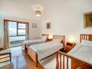 Ένα ή περισσότερα κρεβάτια σε δωμάτιο στο 3 Bed in Inch oc-i304