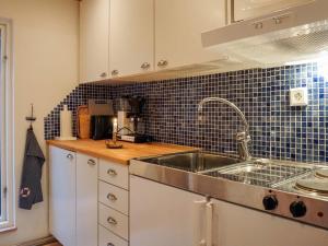 Køkken eller tekøkken på 3 person holiday home in Hunnebostrand + 20 billeder