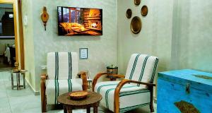 TV a/nebo společenská místnost v ubytování blue perl appt luxury Netflix services pool 2 min from beach