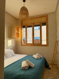 Postel nebo postele na pokoji v ubytování Numidia Surf House + 53 fotografií