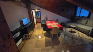 TV a/nebo společenská místnost v ubytování Oleggio Home