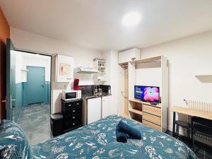 Køkken eller tekøkken på Studio Proche Gare Et Commodités + 35 billeder