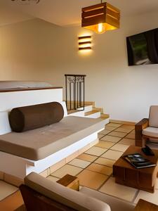 TV a/nebo společenská místnost v ubytování El Solaz By Honnor Living