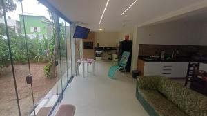 Køkken eller tekøkken på Casa de praia em Itaúna, Saquarema, Pertinho do mar 150 m da areia com 3 quartos e ar condicionado