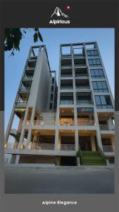 Alpirious في اسلام اباد: مبنى شقق كبيره بلكونتين