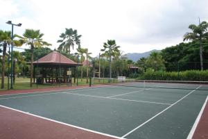 Tennis and/or squash facilities at Eden Luxury Appartment P13 A2 or nearby