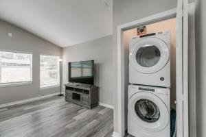 Foto dalla galleria di Central Melb Accessible 5bd 3ba Pool Sleeps 14 a Melbourne Altre 54 foto