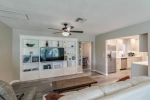 Η κουζίνα ή μικρή κουζίνα στο Central Melb Accessible 5bd 3ba Pool Sleeps 14