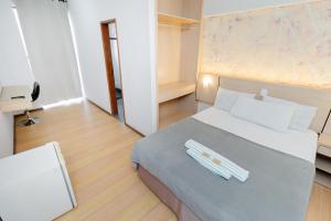 a bedroom with a bed with two pillows on it at Hotel & Restaurante Paraíso Ponte Nova - Ponte Nova - MG in Ponte Nova