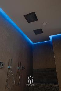 Et badeværelse på Épure Ivoire Wellness