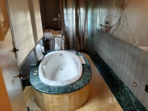 Et badeværelse på Hotel Castillo el Collado