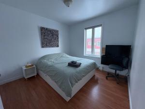 En eller flere senge i et værelse på La Roue Dort + 24 billeder