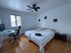 En eller flere senge i et værelse på La Roue Dort