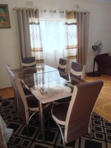 Posezení v ubytování Omari estate