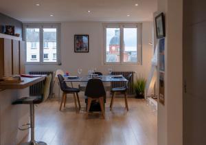 Fotografie z fotogalerie ubytování Le Victor Hugo Appartement T3 proche Musée Soulages v destinaci Rodez