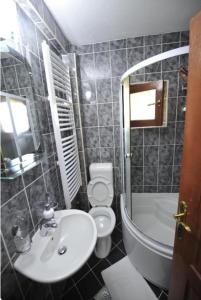 Koupelna v ubytování Apartmani Nikcevic Zabljak
