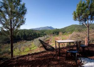 A general mountain view or a mountain view taken from the holiday home