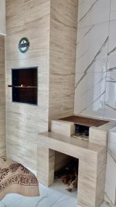 Et tv og/eller underholdning på Casa completa com churrasqueira em Imbituba