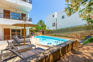 Bazén v ubytování Gran Sol Family 7 nebo v jeho okolí