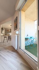 TV a/nebo společenská místnost v ubytování Appartement N1