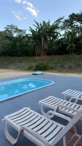 Swimmingpoolen hos eller tæt på Casa Califórnia