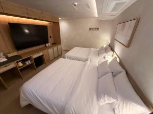 En eller flere senge i et værelse på 그랑메종바오밥호텔 + 7 billeder