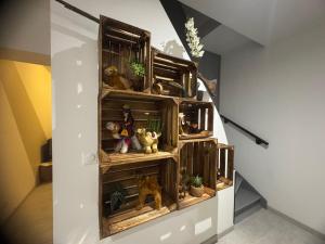 a wooden shelf with stuffed animals on a wall at Maison Nomade in Feignies