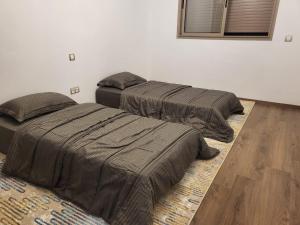 Giường trong phòng chung tại Joyau du park